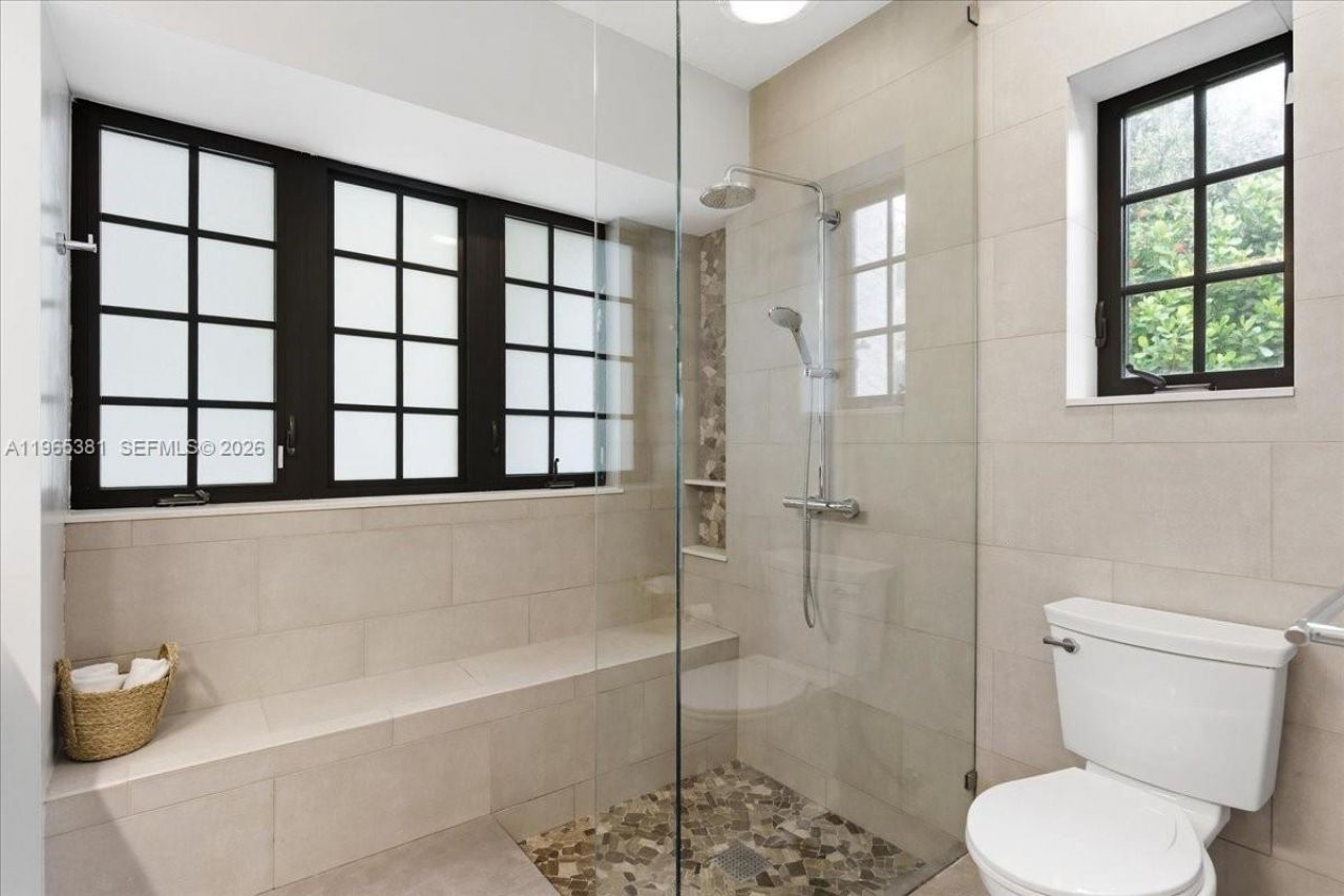 1737 SW 10th St , Miami, FL 33135 Photo