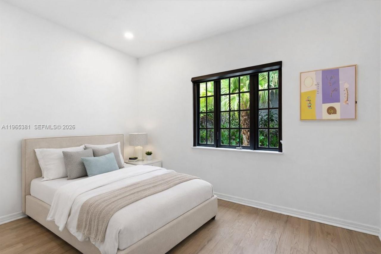 1737 SW 10th St , Miami, FL 33135 Photo