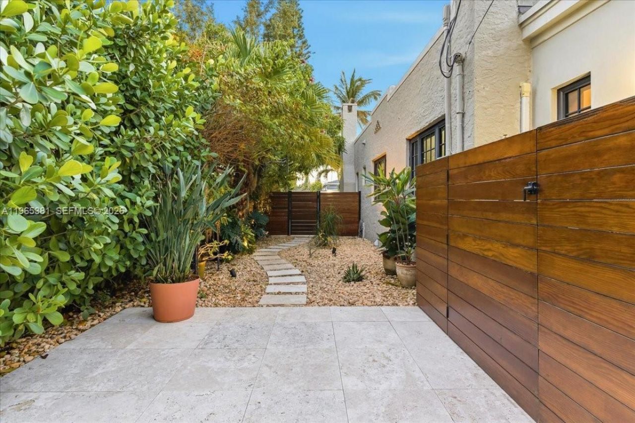 1737 SW 10th St, Miami, FL 33135 Photo