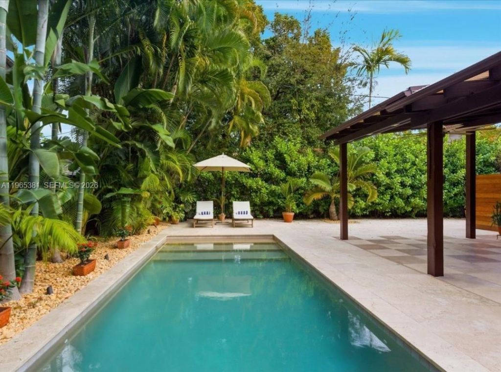 1737 SW 10th St, Miami, FL 33135 Photo