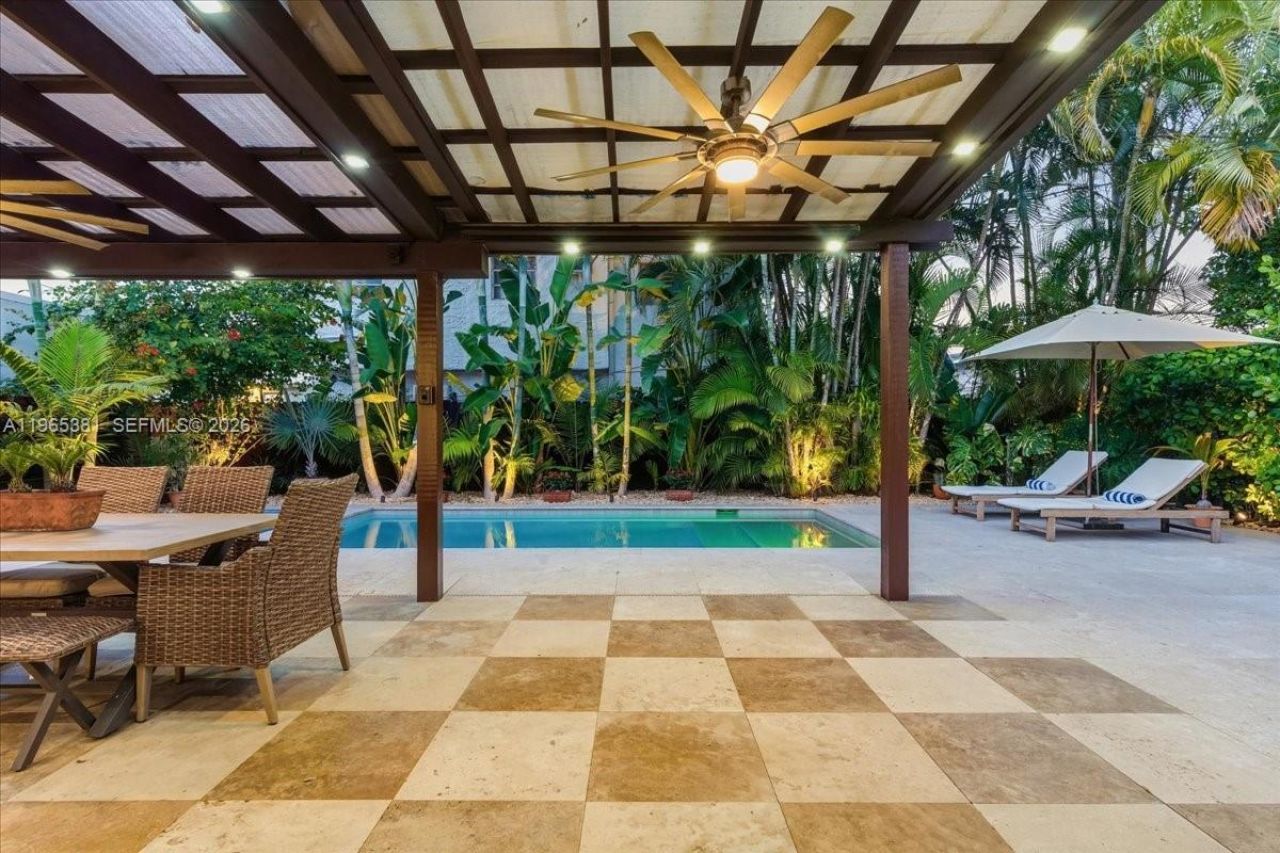 1737 SW 10th St , Miami, FL 33135 Photo