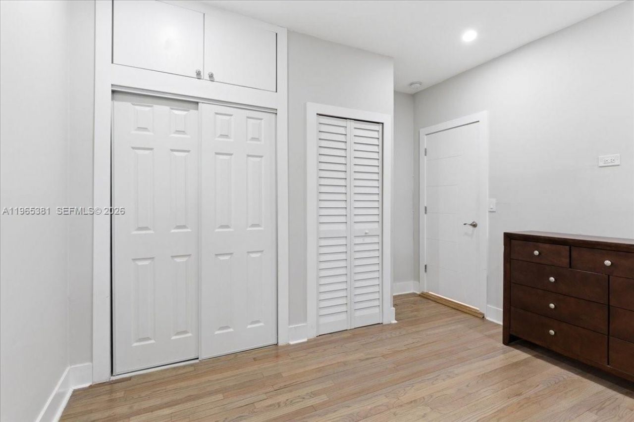 1737 SW 10th St , Miami, FL 33135 Photo