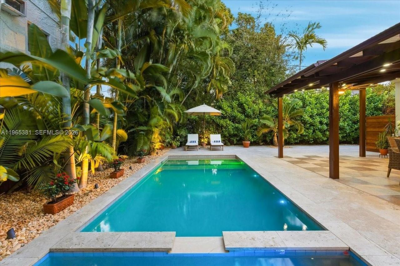 1737 SW 10th St , Miami, FL 33135 Photo