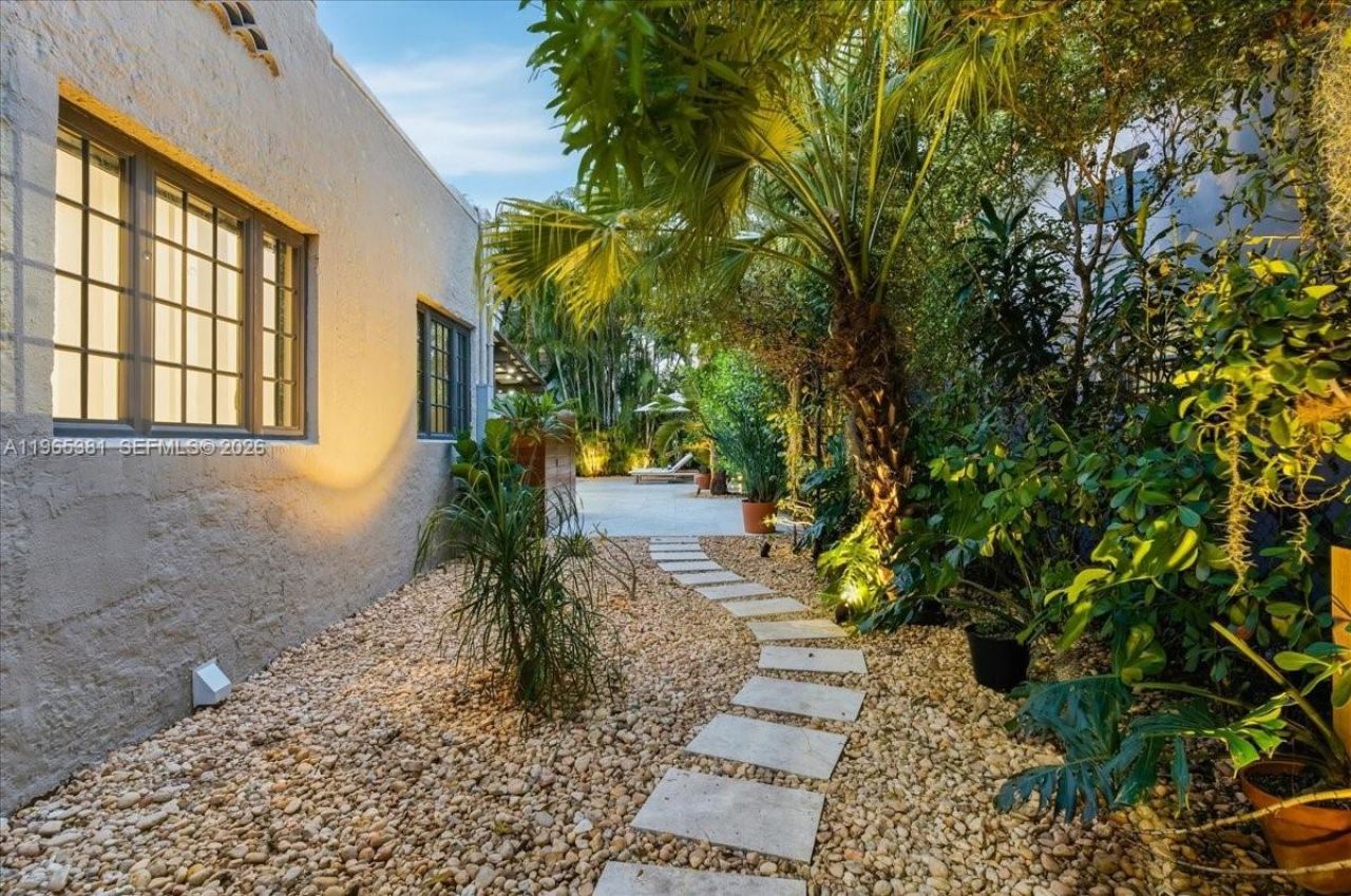 1737 SW 10th St, Miami, FL 33135 Photo