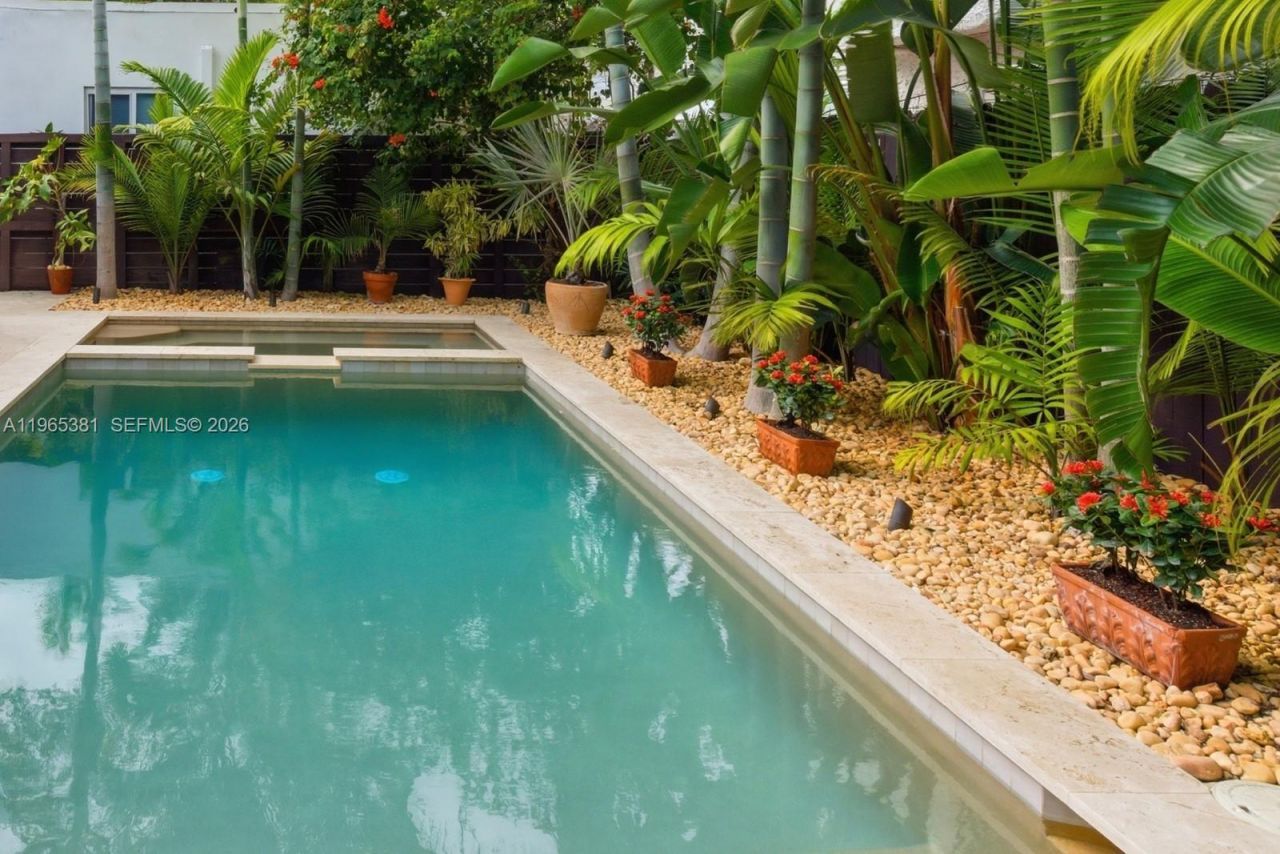 1737 SW 10th St, Miami, FL 33135 Photo