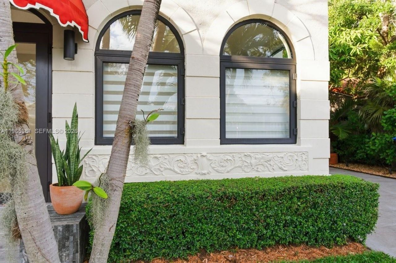 1737 SW 10th St, Miami, FL 33135 Photo