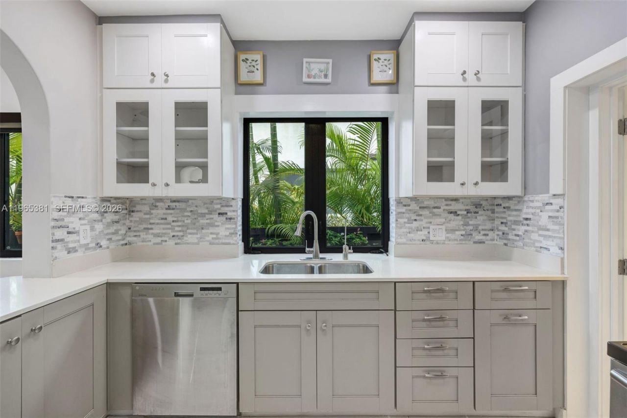 1737 SW 10th St, Miami, FL 33135 Photo