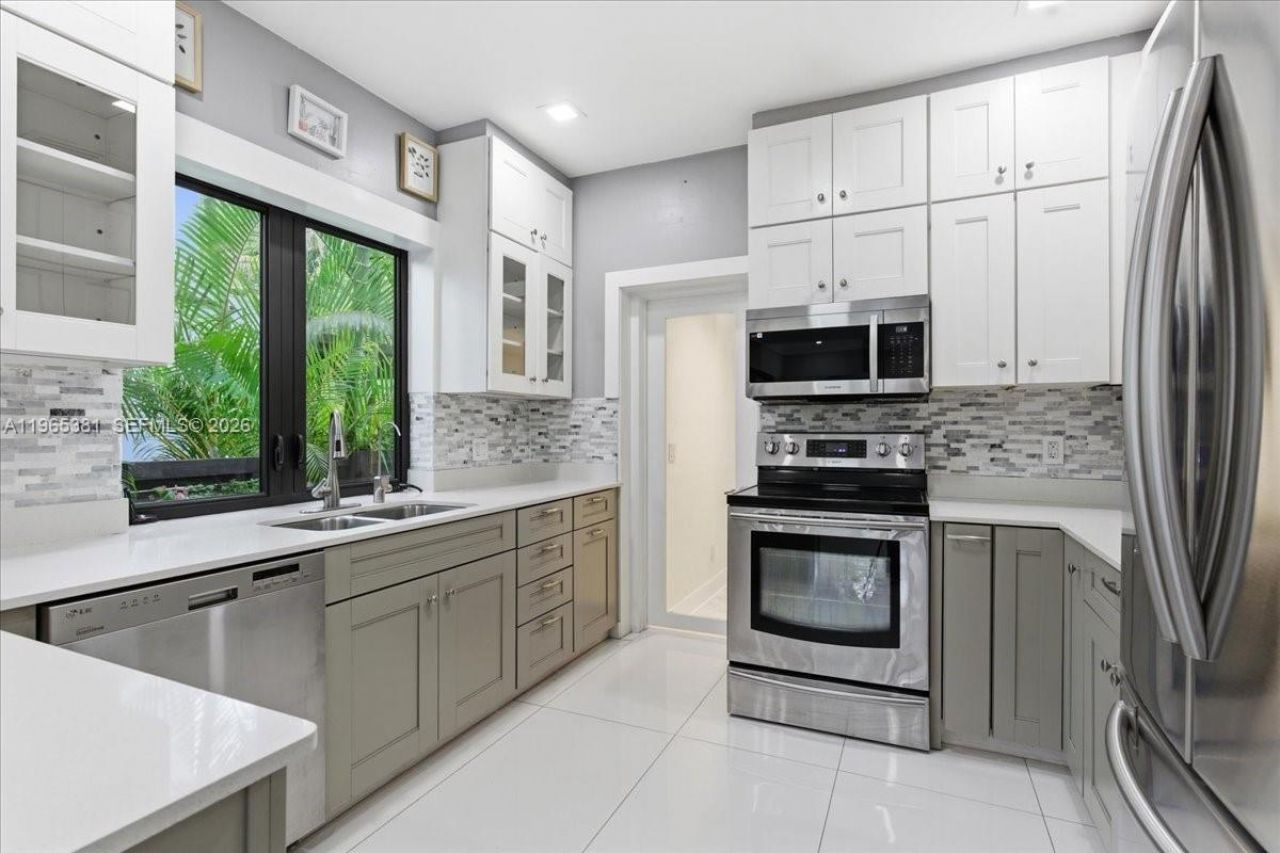 1737 SW 10th St , Miami, FL 33135 Photo