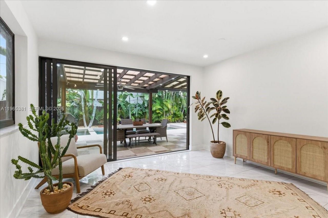 1737 SW 10th St, Miami, FL 33135 Photo