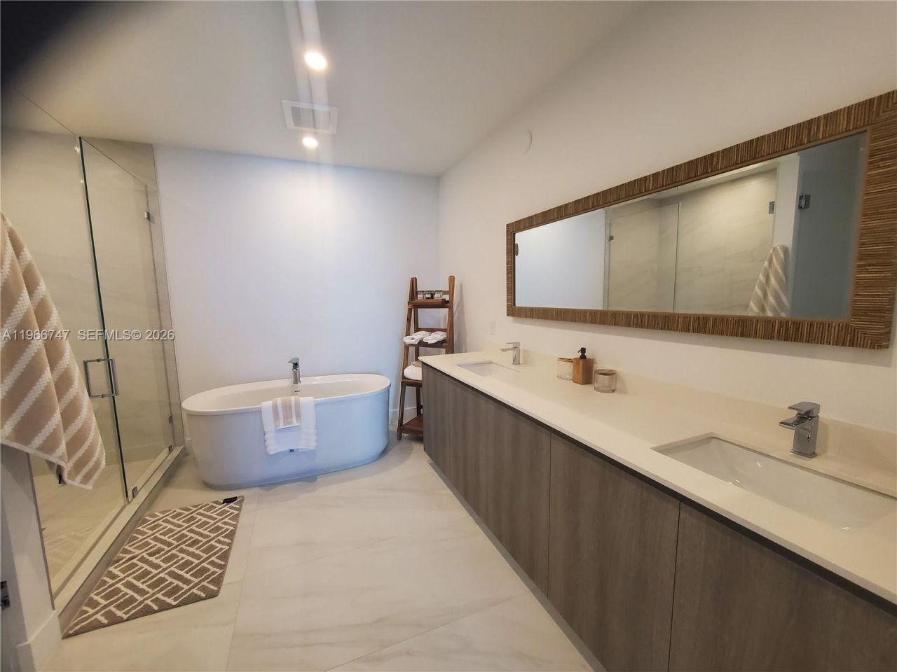17550 Collins , Unit 1402, Sunny Isles Beach, FL 33160 Photo
