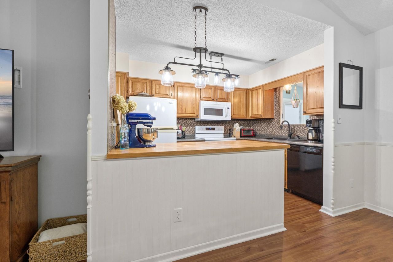 1104 Fox Sparrow Dr. Photo 13