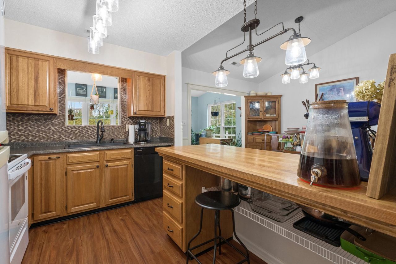 1104 Fox Sparrow Dr. Photo 15