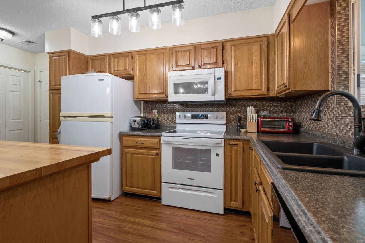 1104 Fox Sparrow Dr. Photo 16