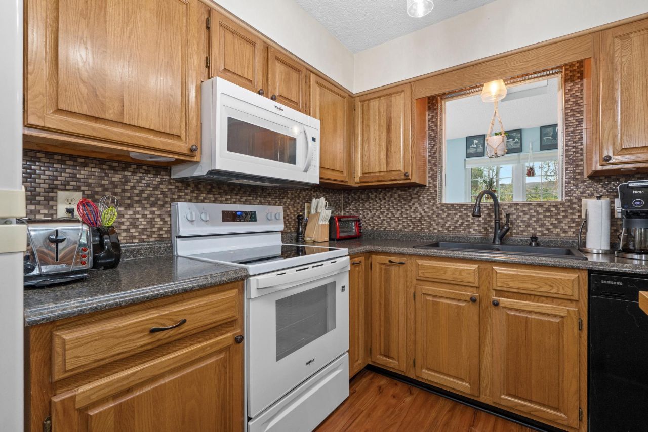 1104 Fox Sparrow Dr. Photo 17