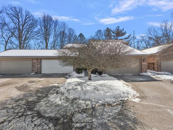 1938 Burning Bush Court, Rochester Hills, MI 48309