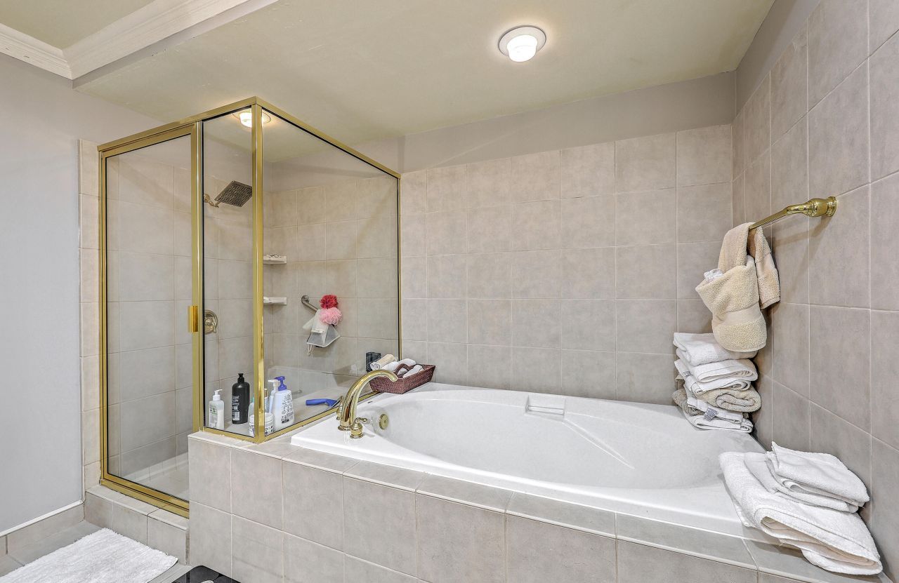 5016 Old Bridgeview Drive Photo 24