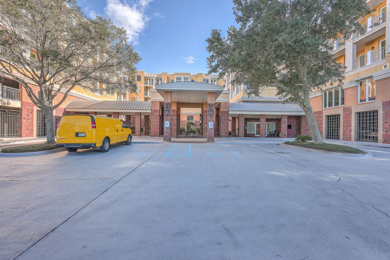 5016 Old Bridgeview Drive Photo 4