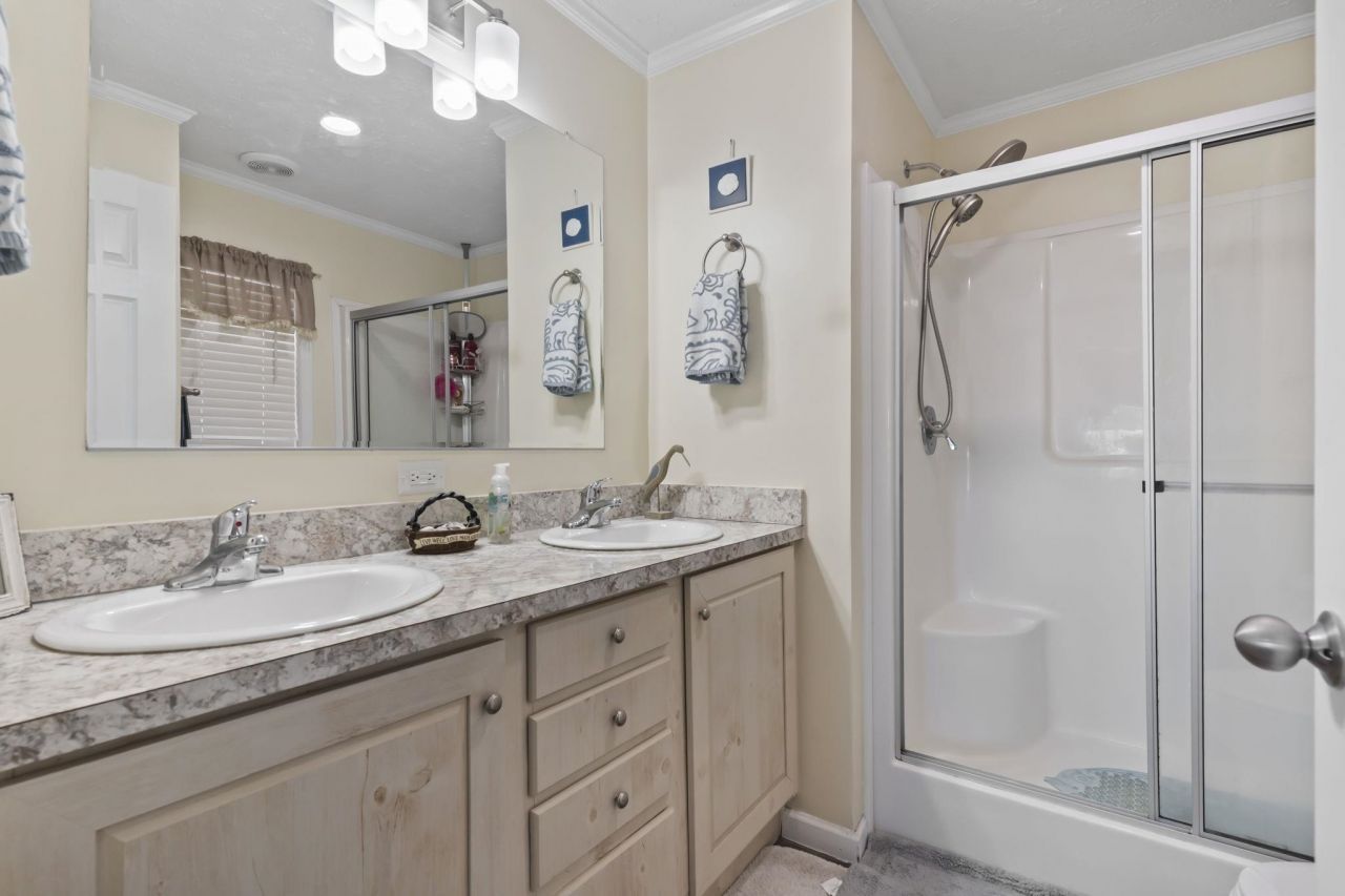 4555 Manitook Dr. Photo 10