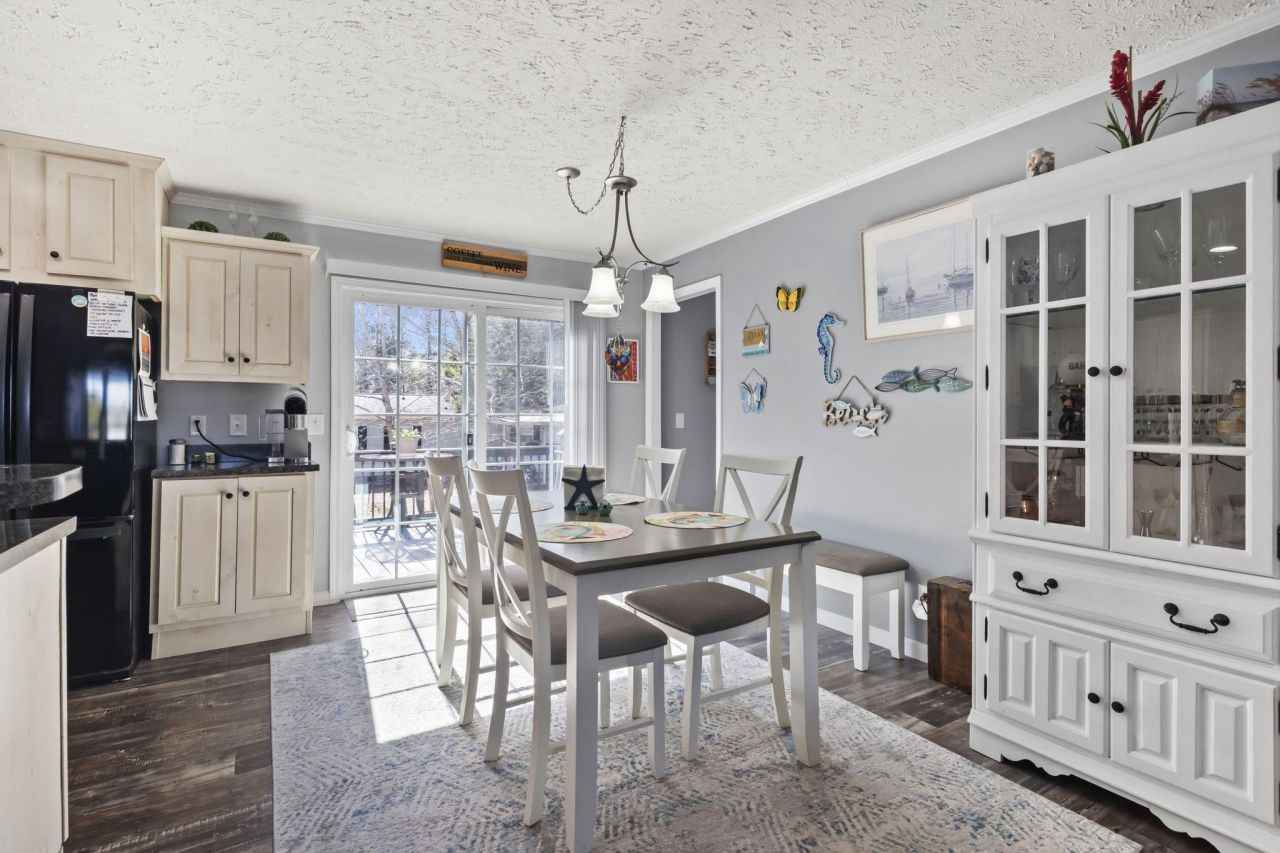 4555 Manitook Dr. Photo 5