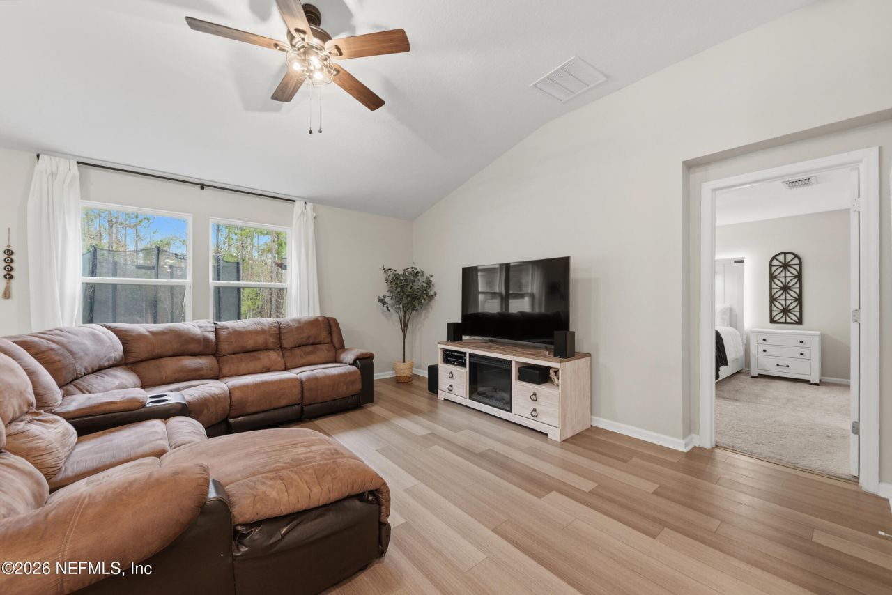 589 Wild Rose Lane, Jacksonville, FL 32218 Photo