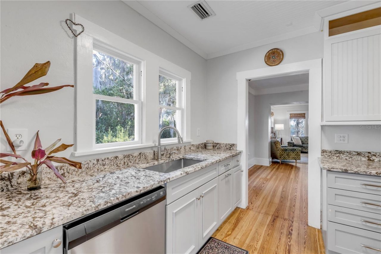 3054 N Dixie Freeway, New Smyrna Beach, FL 32168 Photo