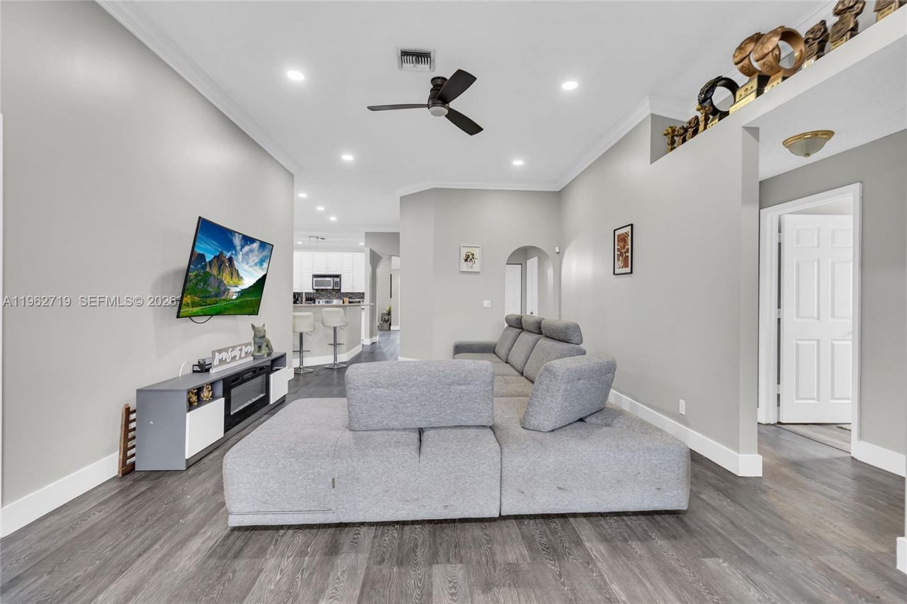 14325 NW 14th Ct , Pembroke Pines, FL 33028 Photo