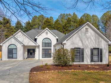 5169 Artesian Spring Drive, Flowery Branch, GA 30542