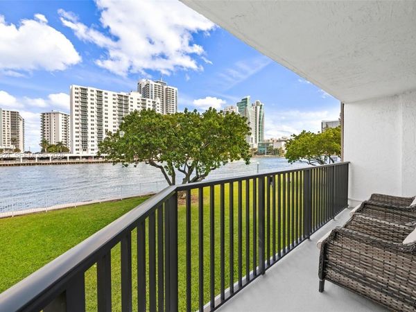 800 Parkview Dr, Unit 221, Hallandale Beach, FL 33009