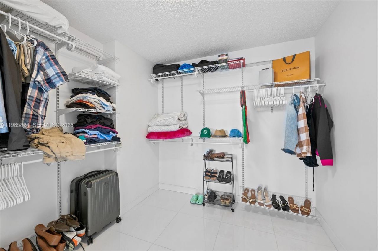 800 Parkview Dr, Unit 221, Hallandale Beach, FL 33009 Photo