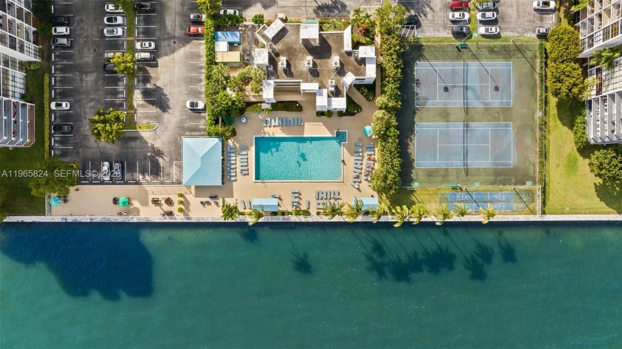 800 Parkview Dr, Unit 221, Hallandale Beach, FL 33009 Photo