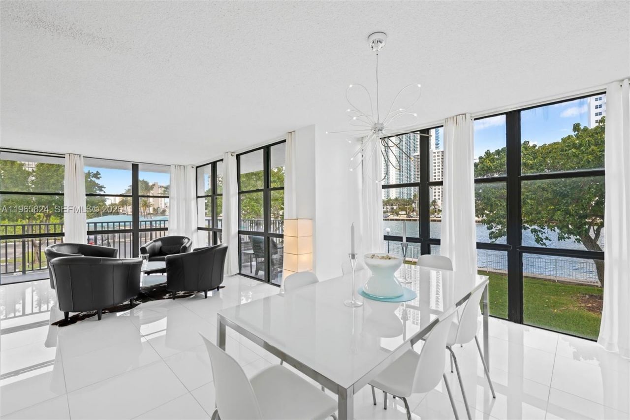 800 Parkview Dr, Unit 221, Hallandale Beach, FL 33009 Photo