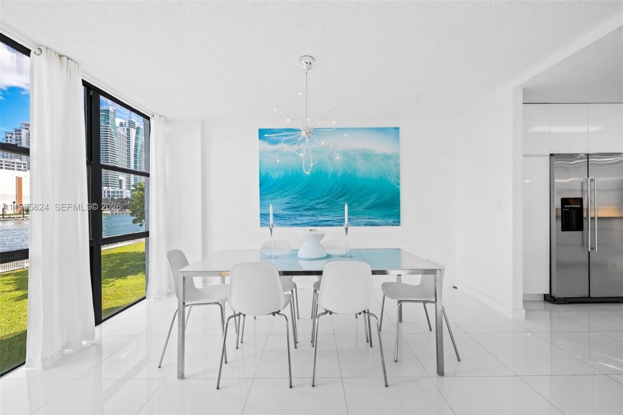 800 Parkview Dr, Unit 221, Hallandale Beach, FL 33009 Photo