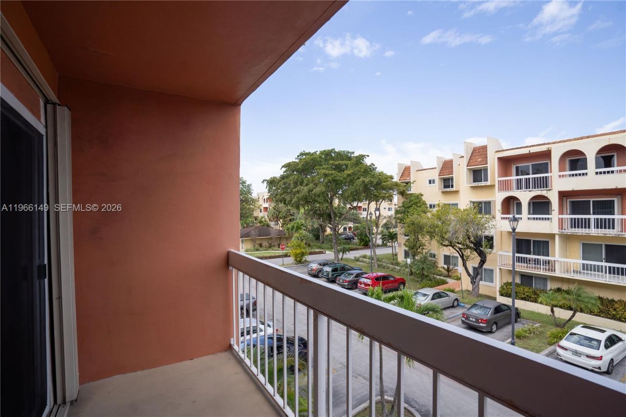 7720 Camino Real, Unit E-307, Miami, FL 33143 Photo