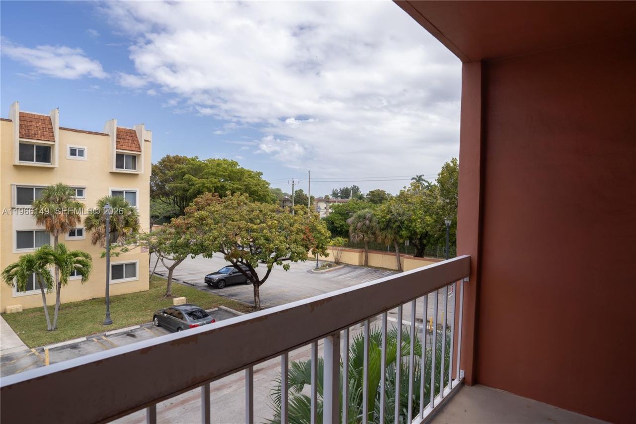 7720 Camino Real, Unit E-307, Miami, FL 33143 Photo