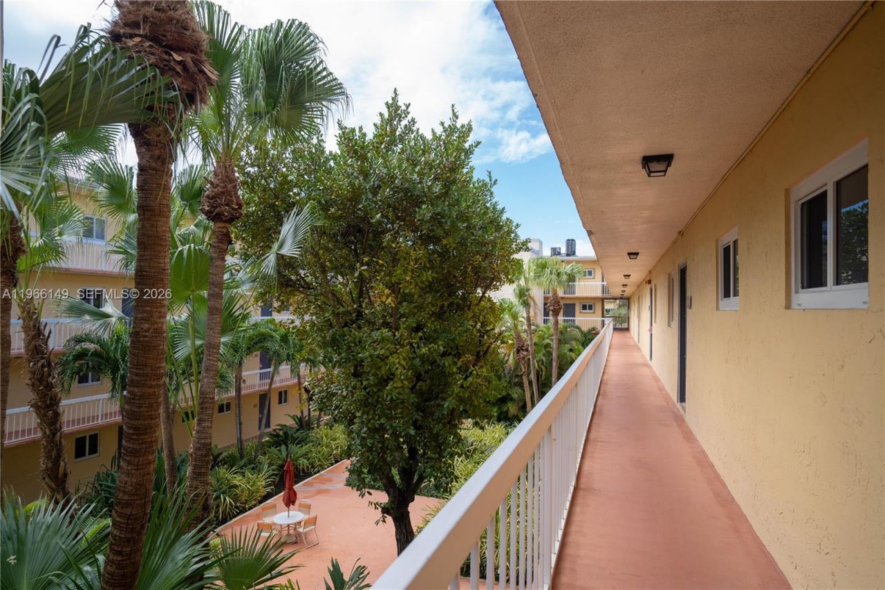 7720 Camino Real, Unit E-307, Miami, FL 33143 Photo