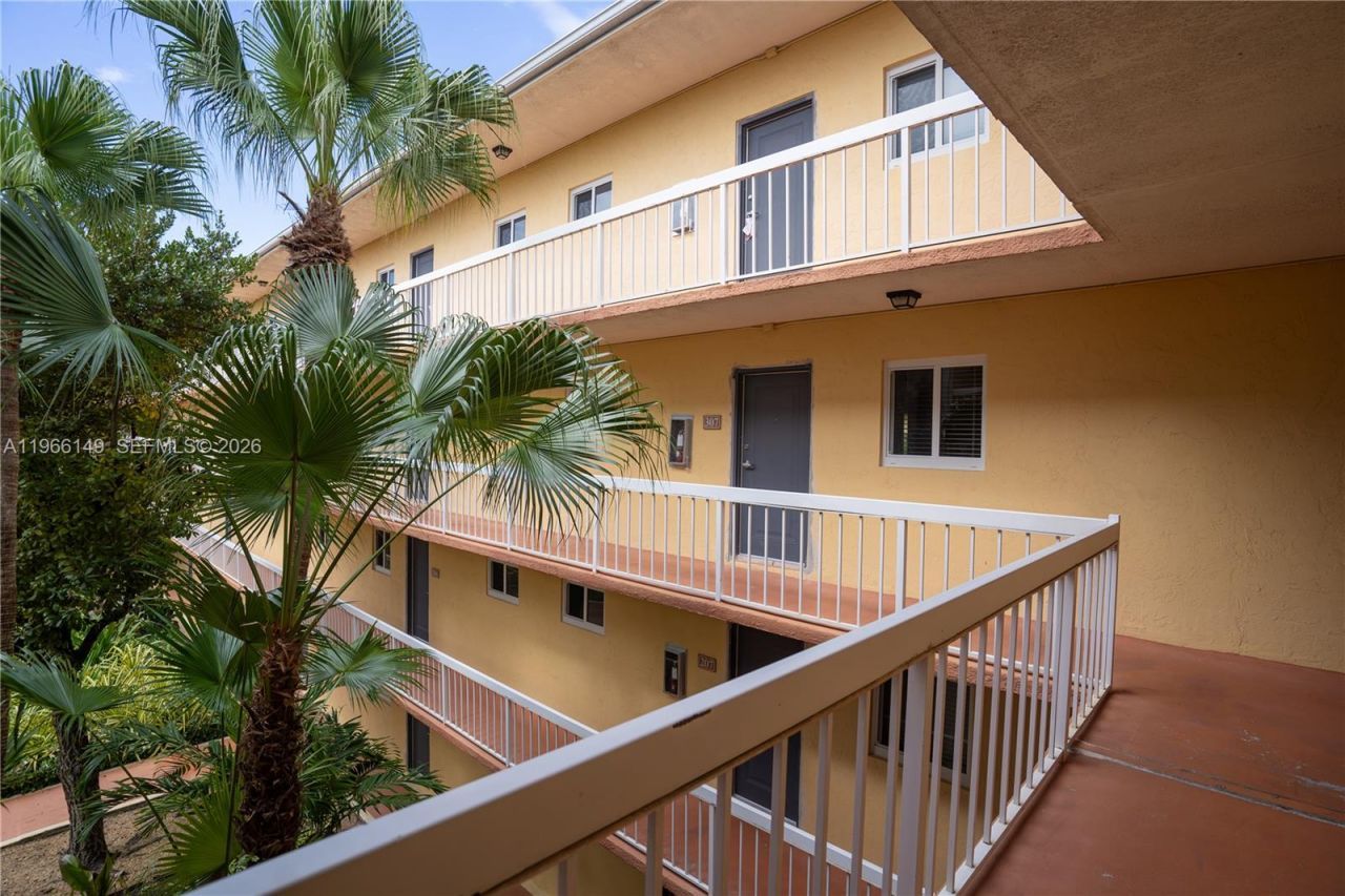 7720 Camino Real, Unit E-307, Miami, FL 33143 Photo