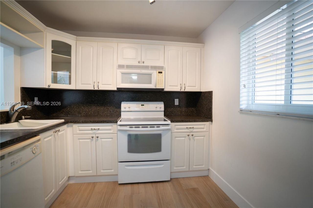 7720 Camino Real, Unit E-307, Miami, FL 33143 Photo