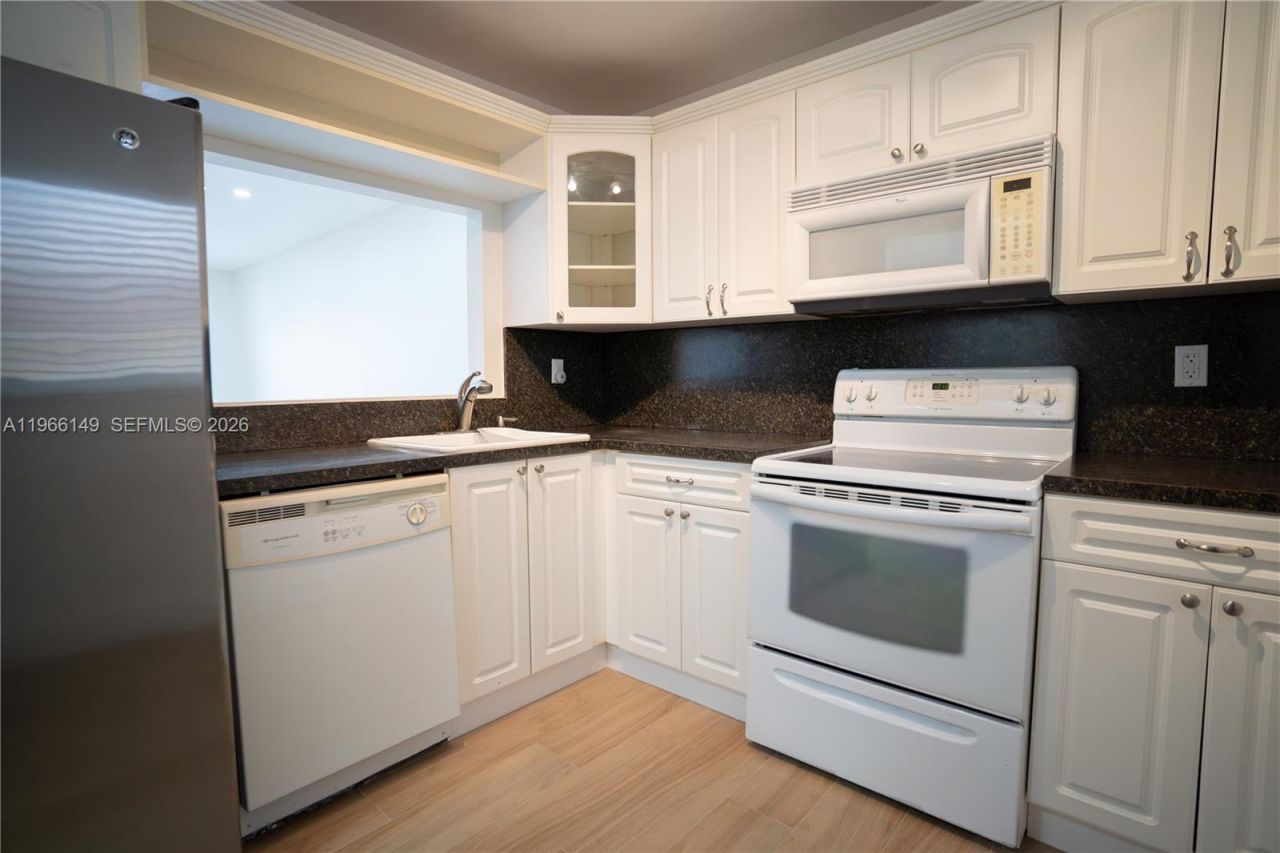 7720 Camino Real, Unit E-307, Miami, FL 33143 Photo