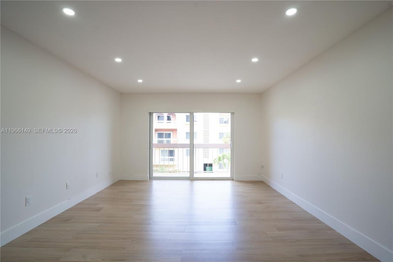 7720 Camino Real, Unit E-307, Miami, FL 33143 Photo