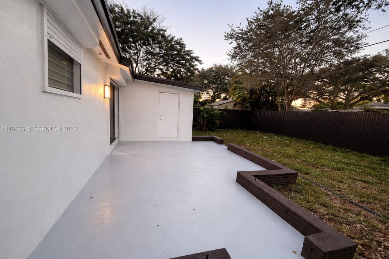 6849 SW 12th St, Pembroke Pines, FL 33023 Photo