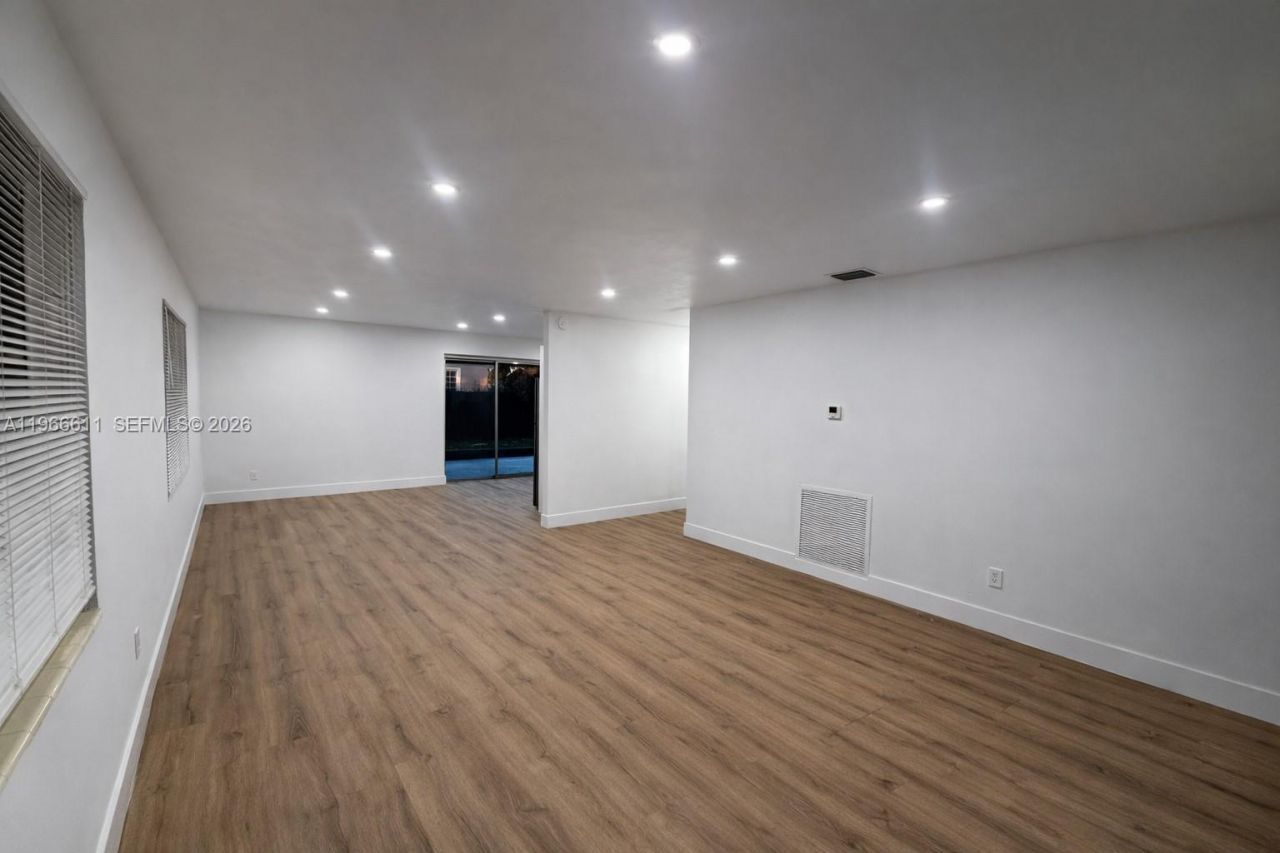 6849 SW 12th St, Pembroke Pines, FL 33023 Photo