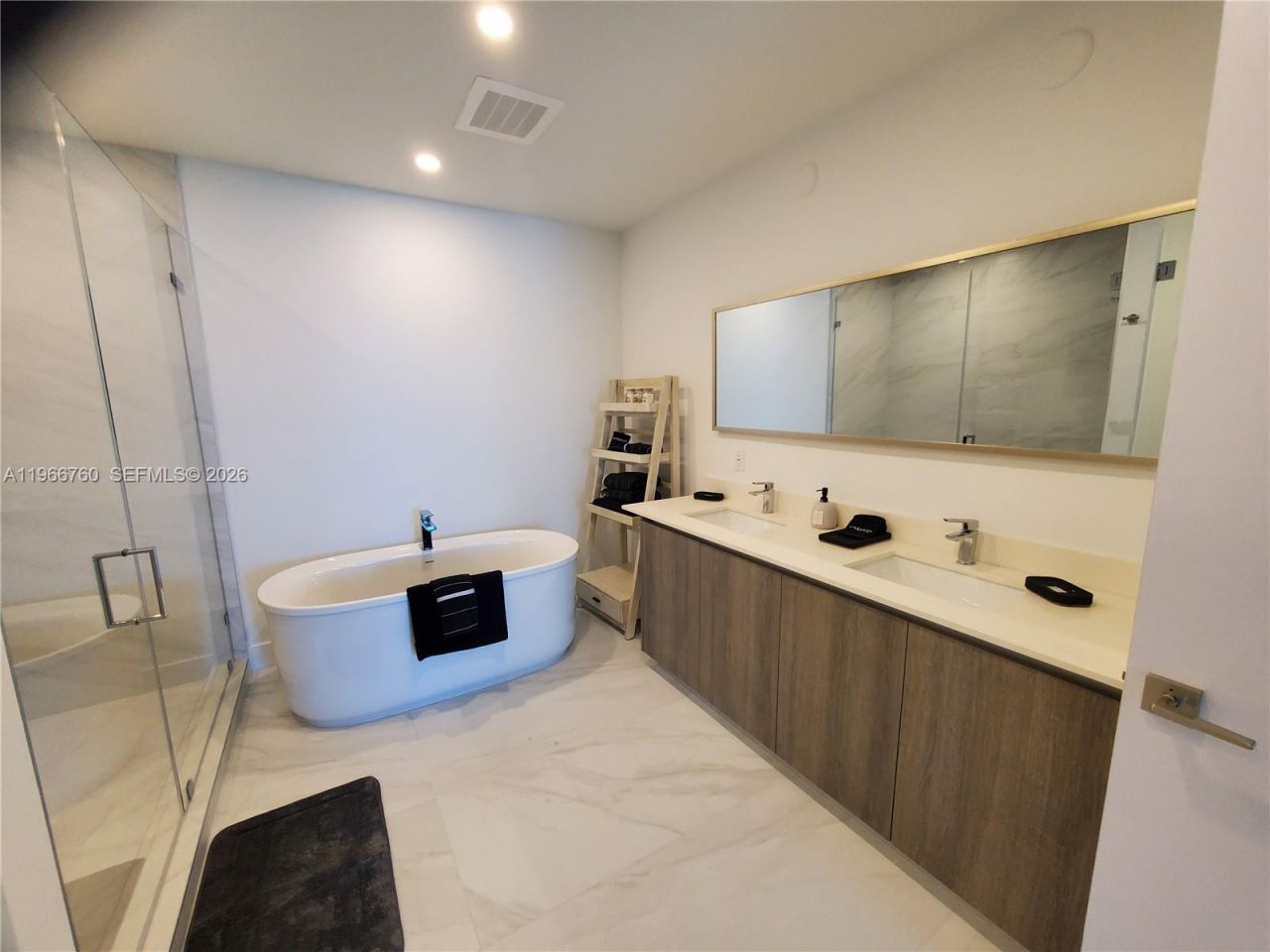 17550 Collins Ave , Unit 1403, Sunny Isles Beach, FL 33160 Photo