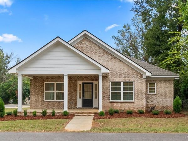 2402 Prince Avenue, Tuscaloosa, AL 35401