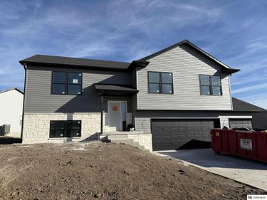 1722 NW 55th Street, Lincoln, NE 68528