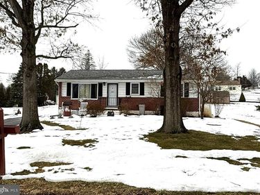 883 KING STREET, LEWISBERRY, PA 17339