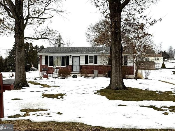 883 KING STREET, LEWISBERRY, PA 17339