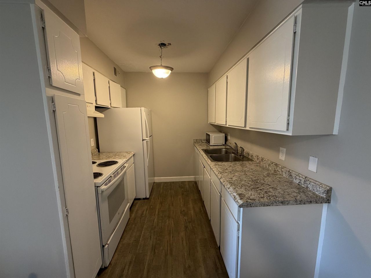 1409 Old Manor  Photo 12