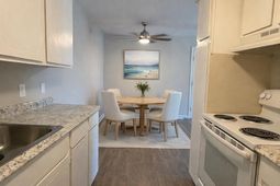 1409 Old Manor  photo 4