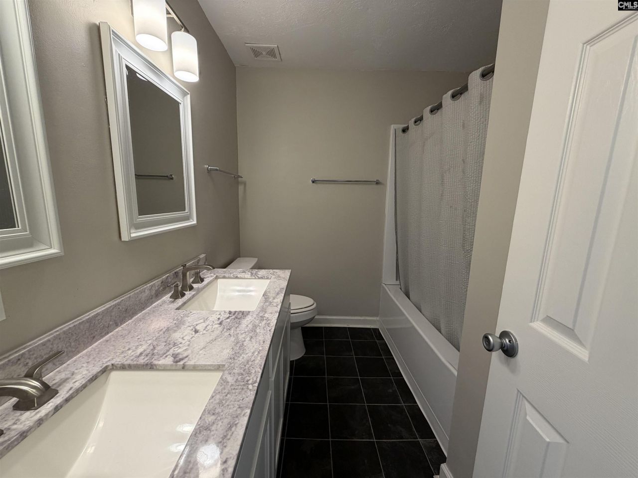 1409 Old Manor  Photo 8