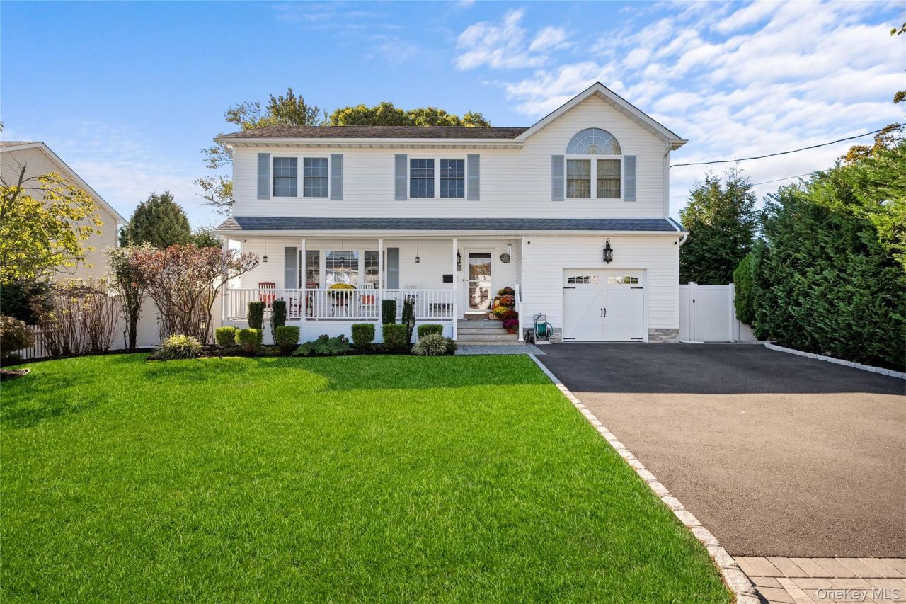 231 46th Street, Lindenhurst, NY 11757 Main Photo